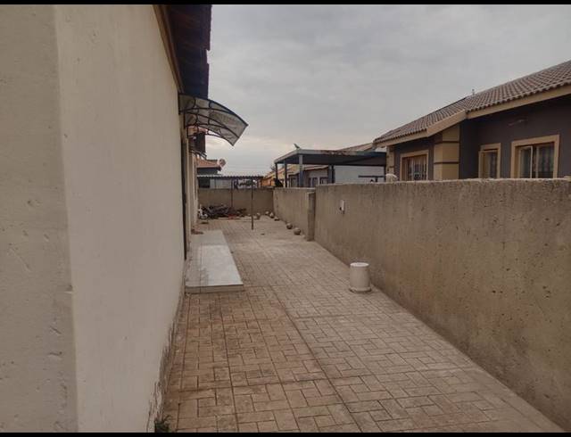 4 BEDROOM HOUSE FOR SALE IN WINDMILL PARK